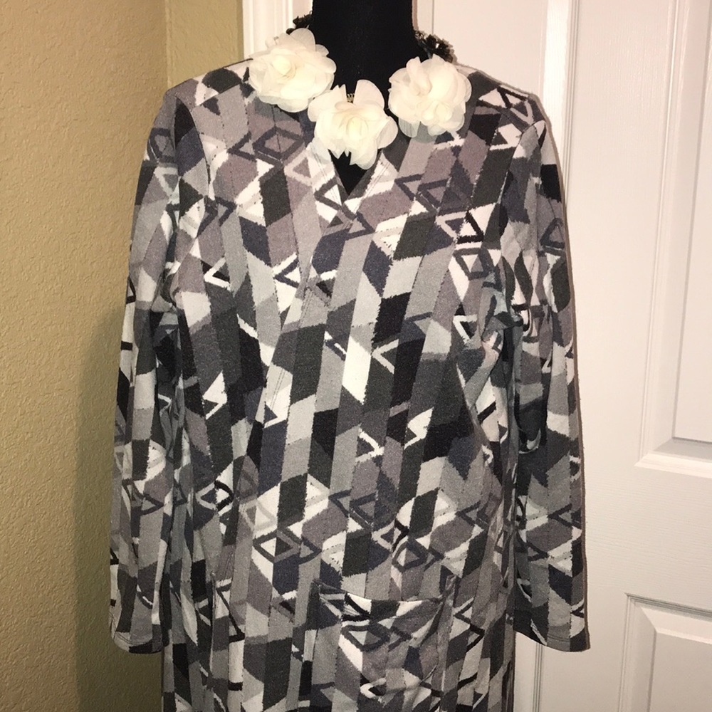 LulaRoe Sarah.